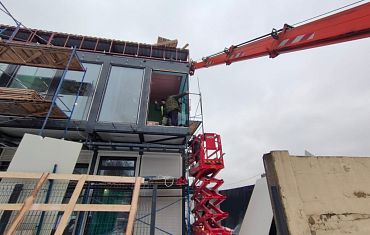 Остекление здания с помощью техники Арлфит