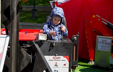 Выставка в Екатеринбурге "Дерево+Дом. Коттедж. Дача"